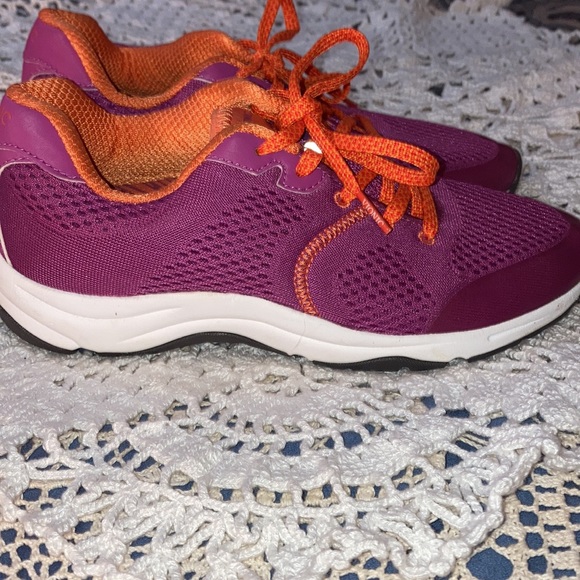 🐞Vionic Sneakers - Picture 5 of 13